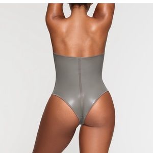 NWT Skims rubberized scuba bathing suit 2x